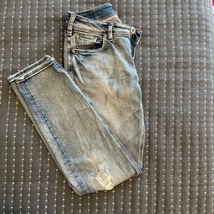 Silver Jeans Co "Sam" distressed ankle jeans. Size 27 (US 4)